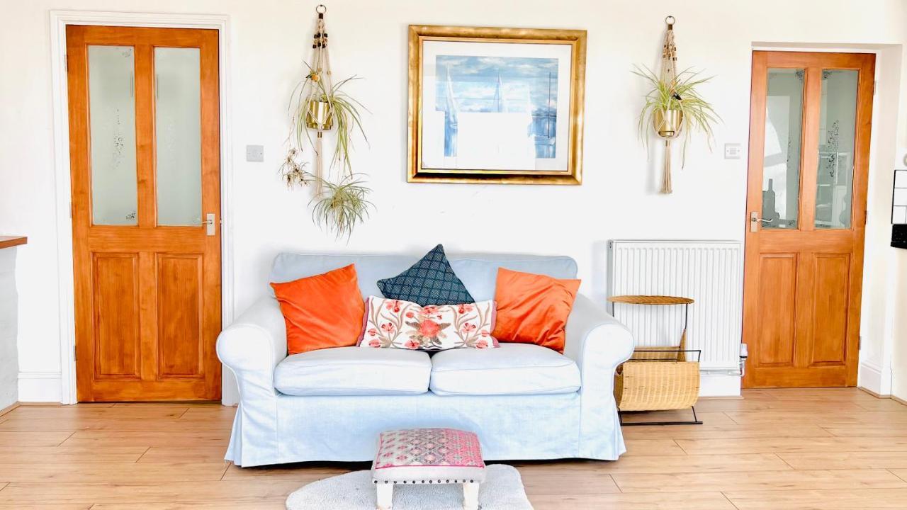 Gordy Hall -Sea Facing Welsh Cottage With Stunning Views Pendine Exteriör bild