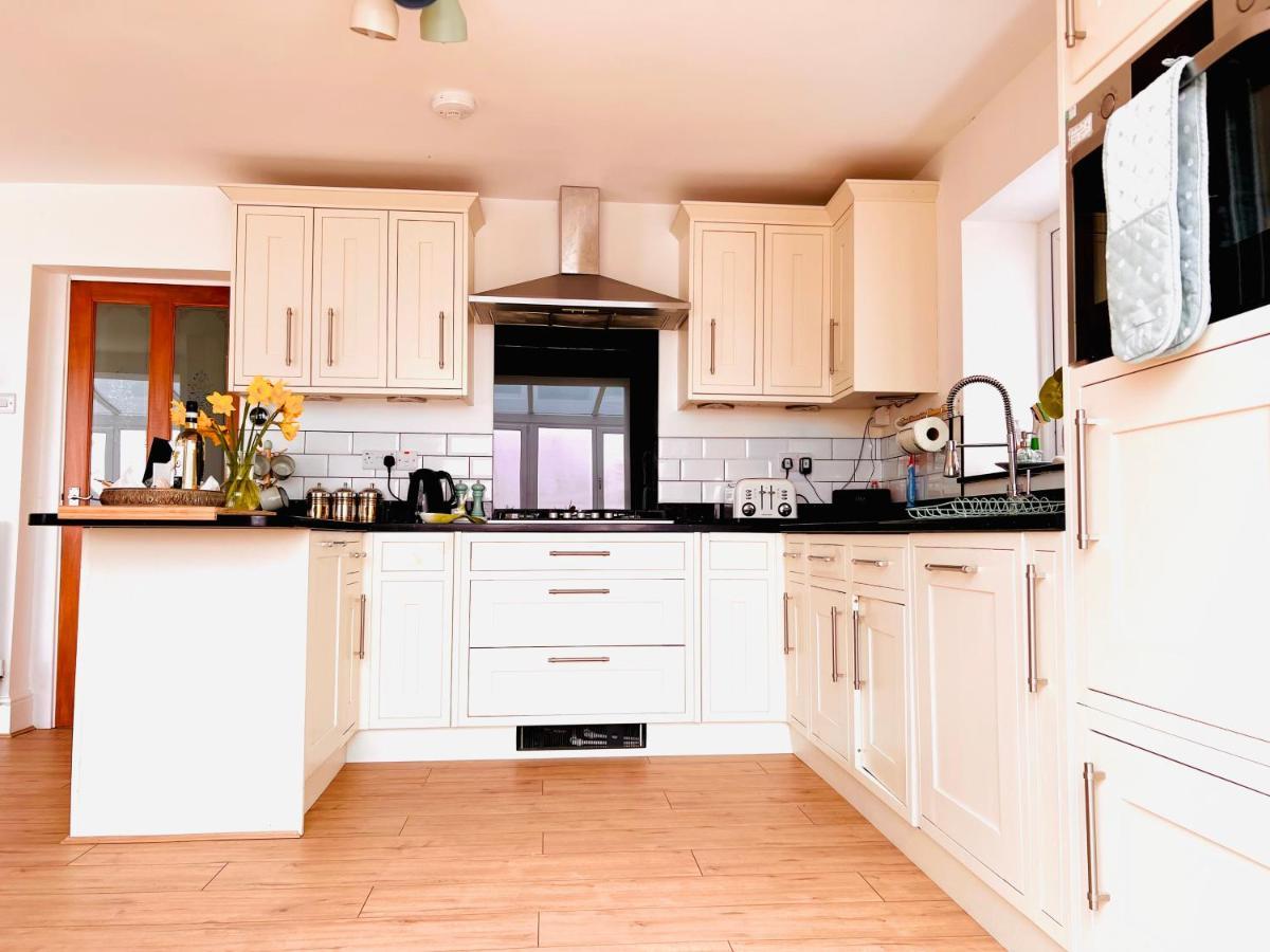 Gordy Hall -Sea Facing Welsh Cottage With Stunning Views Pendine Exteriör bild